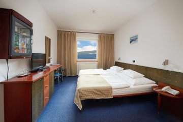 Modern rooms with a view of the Giant Mountain horizons