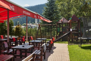 Letní terasa hotelu Horizont, Pec pod Sněžkou